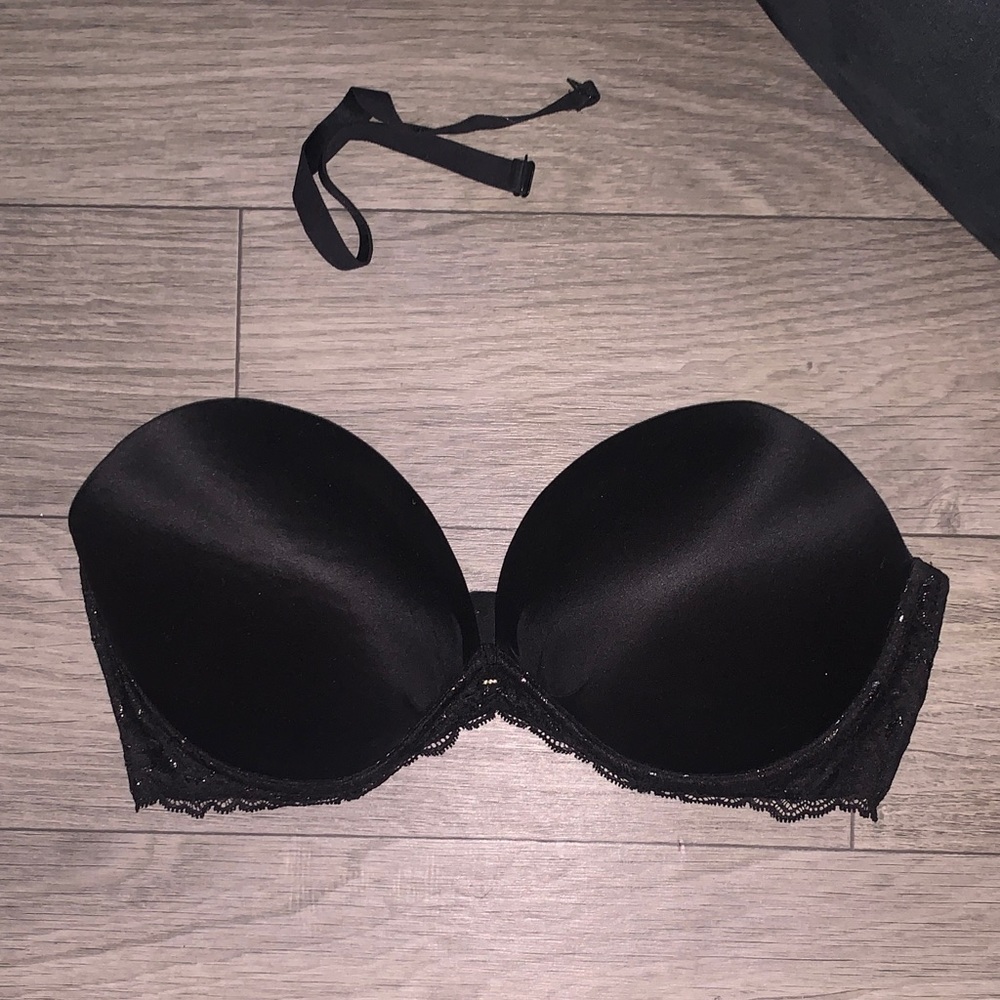 Chic Black Lace Strapless Bra